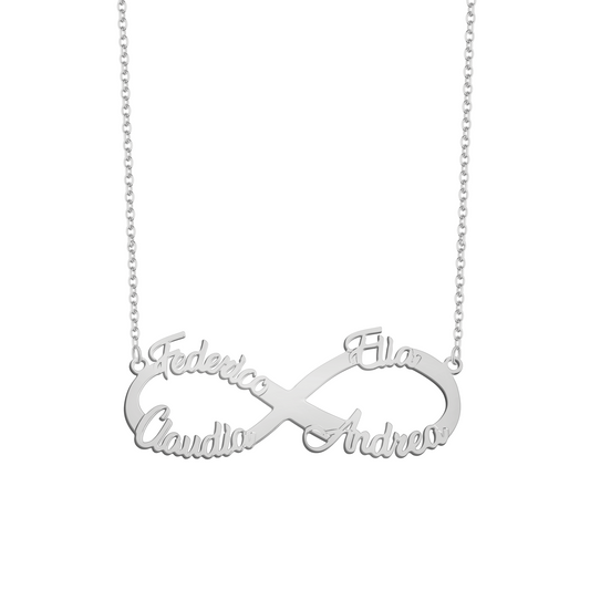 Collana con infinito e quattro nomi in argento personalizzata