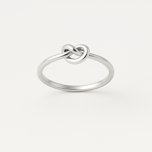 Anello minimal con nodo a cuore in oro bianco 18kt